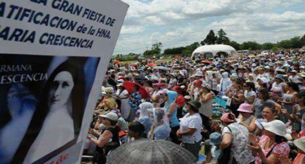 Una multitud en la beatificaci�n de la monja Mar�a Crescencia 