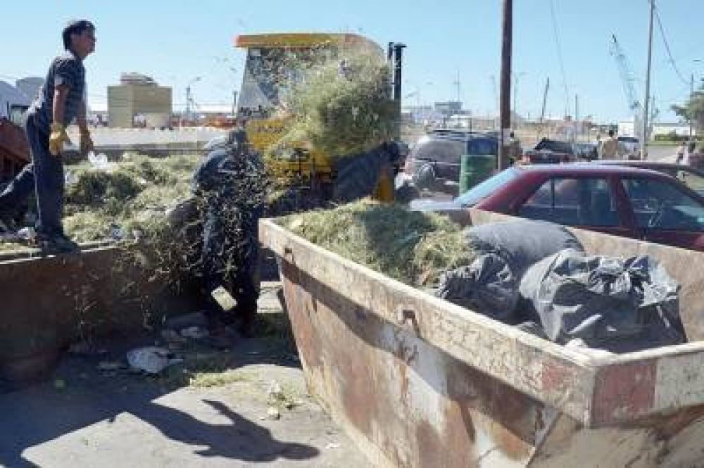 El municipio inici� trabajos de mantenimiento en playa costanera