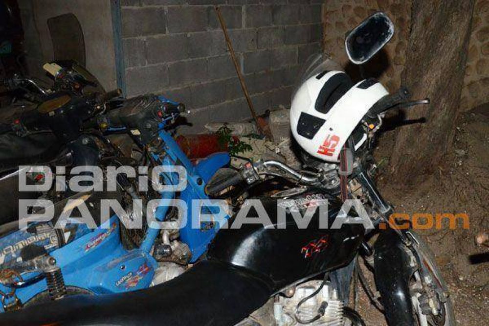 Perdi� el control de su moto en plena ruta y sufri� un terrible derrape 