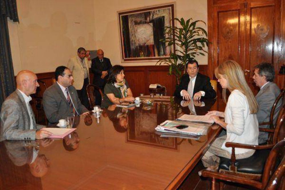 Firman convenio para la puesta en valor del jard�n Bot�nico de la UNSE 