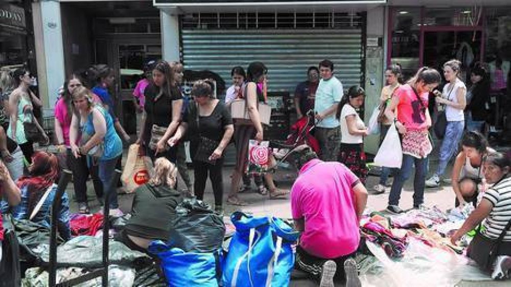 Avellaneda, la avenida r�cord: tiene m�s manteros que locales