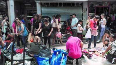 Avellaneda, la avenida r�cord: tiene m�s manteros que locales