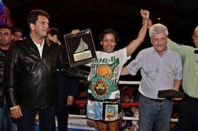 �rica �La Pantera� Far�as mantuvo su t�tulo mundial por s�ptima vez