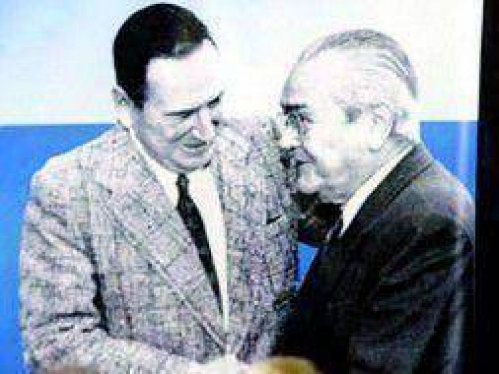 Peronistas y radicales conmemoran el 40 aniversario del abrazo Per�n - Balb�n