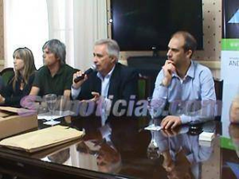 Santiago Aparicio: �No va a haber ninguna avanzada de torres�
