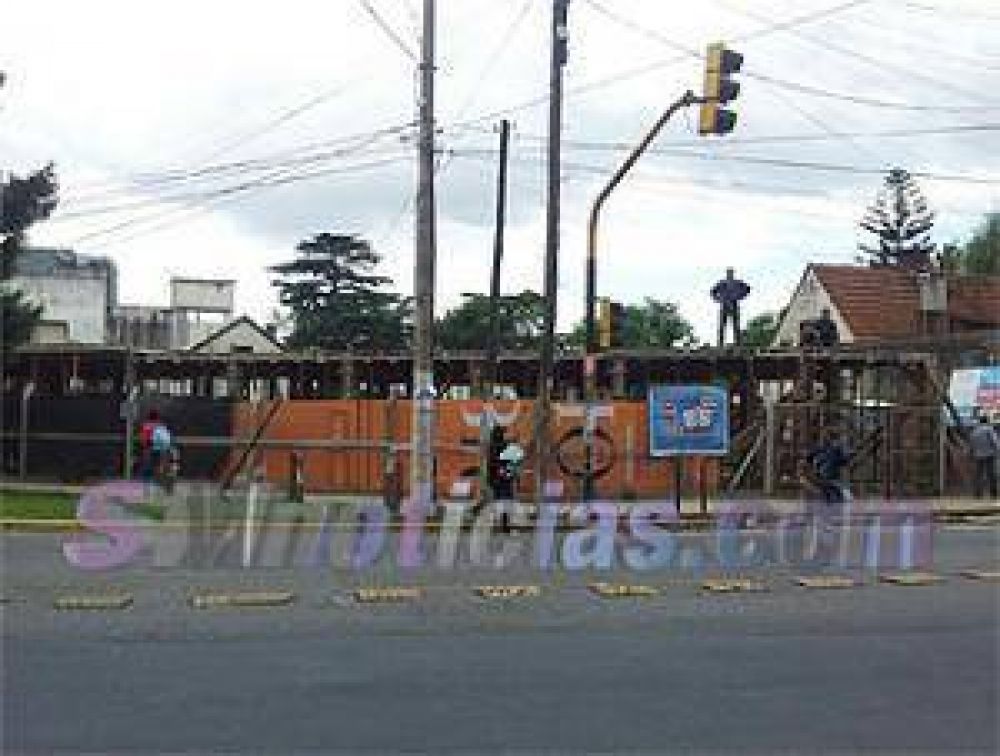 En Hurlingham, los privados construyen en terrenos p�blicos
