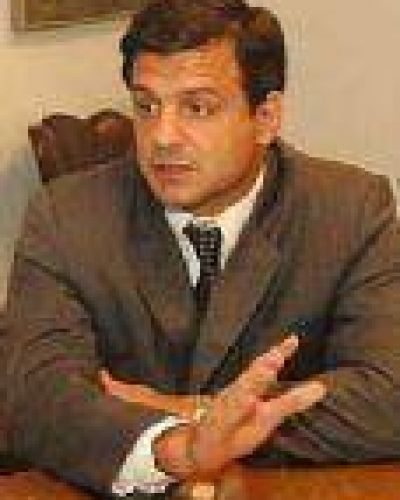 El ex juez Aguilar tambi�n ser� contratado para cobrar las deudas de Rentas.