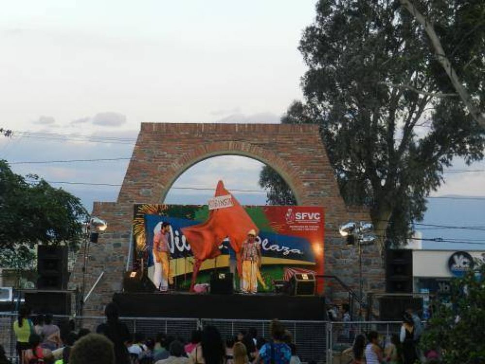 Expresiones art�sticas y culturales en el primer �Viva la plaza�