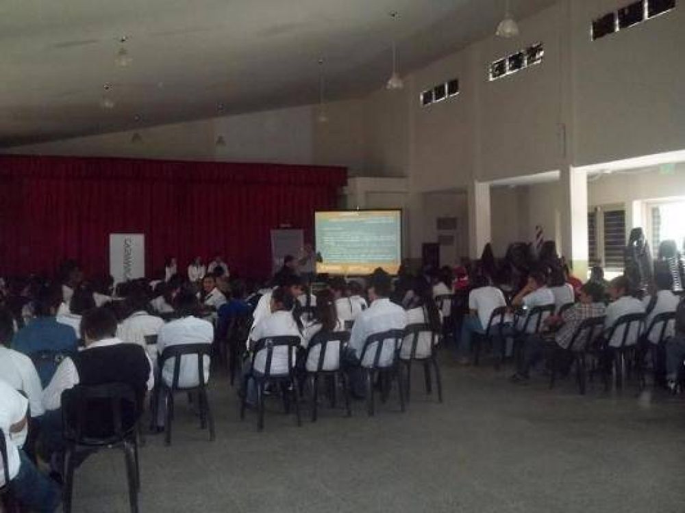 En la EPET de Bel�n, se desarroll� charla minera