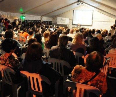 Piglia a sala desbordada en la Feria del Libro