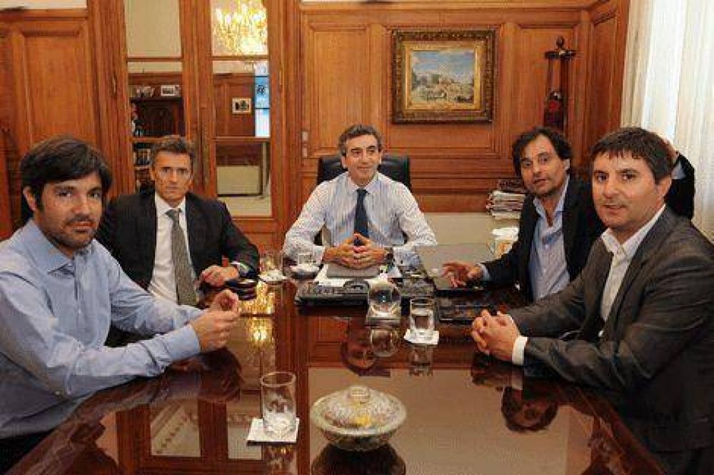Randazzo entreg� $5.260.000 para obras hidr�ulicas y ayuda a familias afectadas por las lluvias 