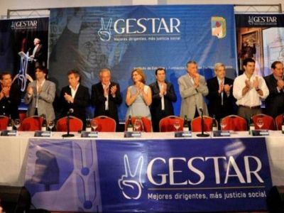 Gioja dio su apoyo a Cristina en un evento en Santiago del Estero
