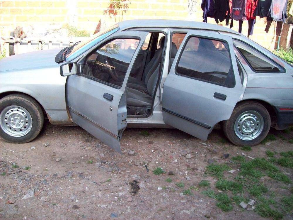  Volc� un auto en el barrio 126 viviendas