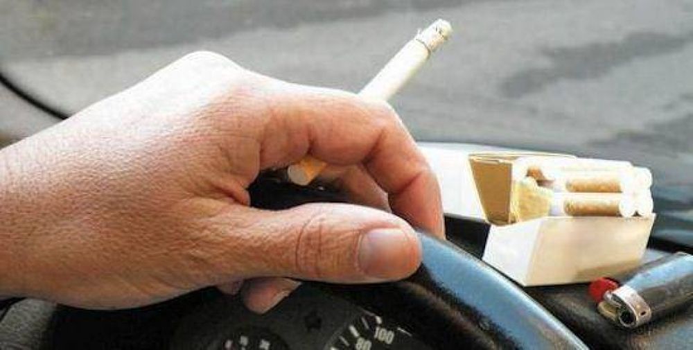  Un concejal present� un proyecto para prohibir fumar a los conductores de veh�culos 