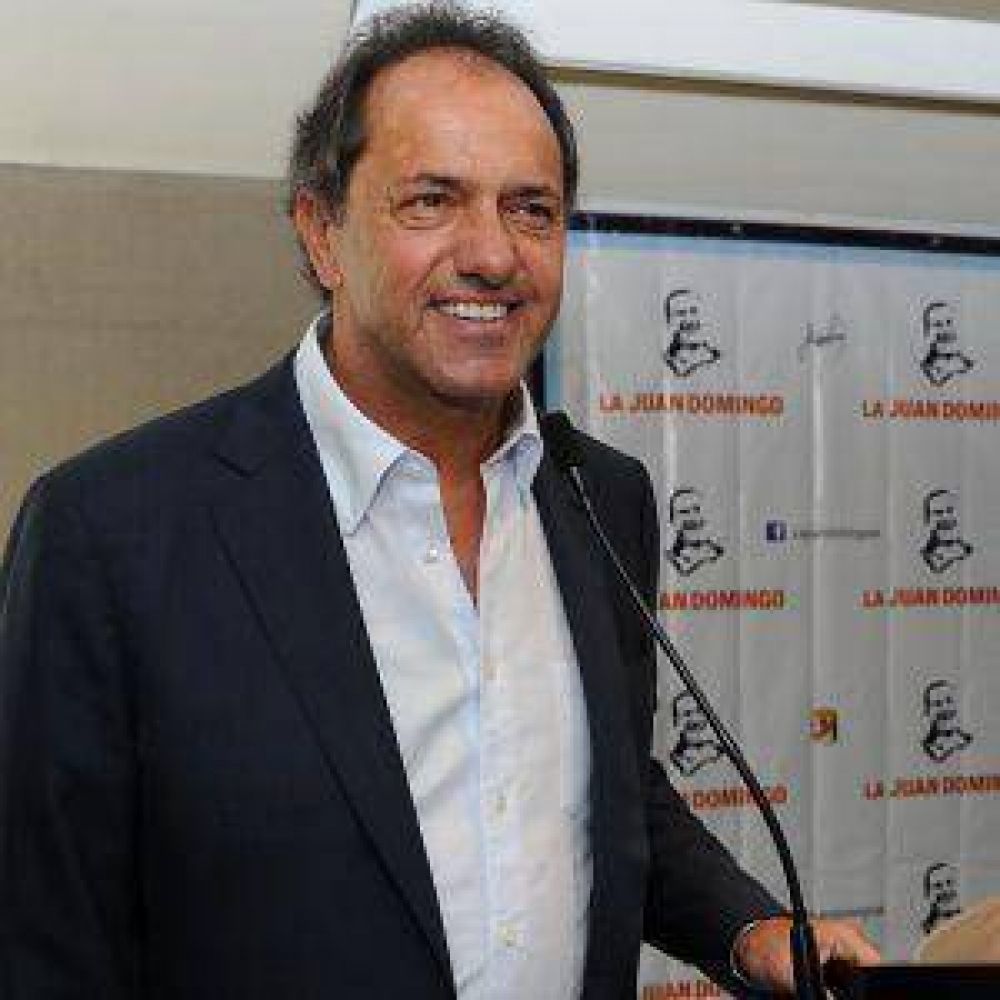 Dirigentes peronistas postulan a coro Scioli presidente 2015 scioli