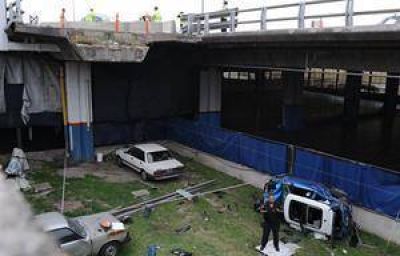 Cay� un Mini Cooper de la autopista