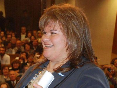 Denuncian actitudes autoritarias de la decana Roston