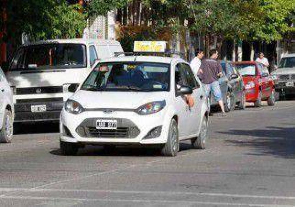 Taxistas impulsan una suba tarifaria para diciembre