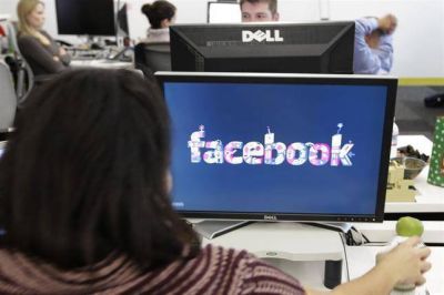 Los usuarios falsos de Facebook socavan su credibilidad