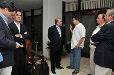 Las FARC decretan un alto el fuego unilateral en el arranque de la negociaci�n
