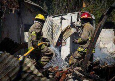 Voraz incendio destruy� una escuela 