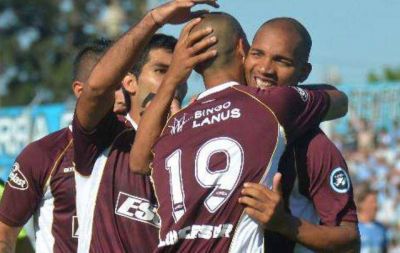 Lan�s venci� a Belgrano y se subi� a la punta del campeonato