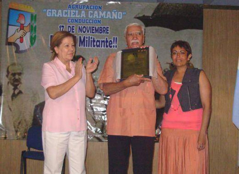 Graciela Camao y su agrupacin celebraron el Da del Militante