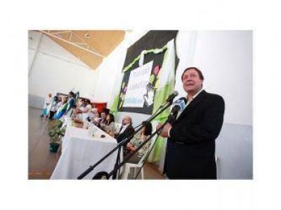 Weretilneck entreg� netbooks en la Escuela Especial Nro. 14 de General Conesa