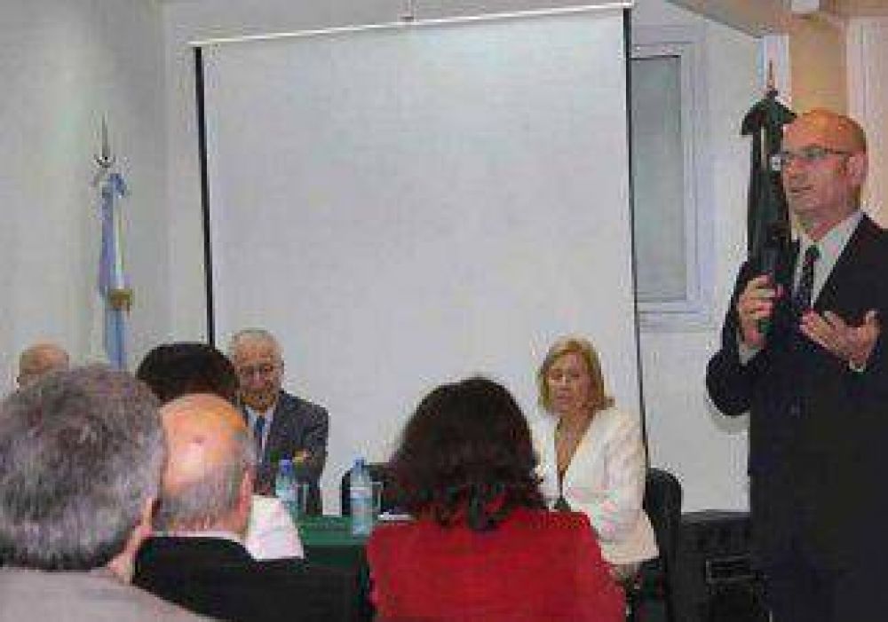 "Si me pregunta cu�l va a ser el futuro de esta universidad, sin ninguna duda Cipolletti" 