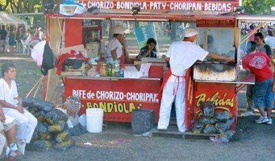 Buscan reordenar los carritos de la Costanera