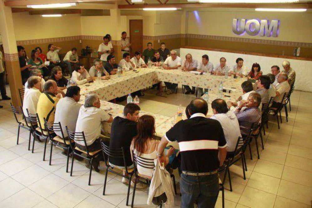 Los gremios afines al Gobierno defendieron las paritarias y hablan de "paro pol�tico" 