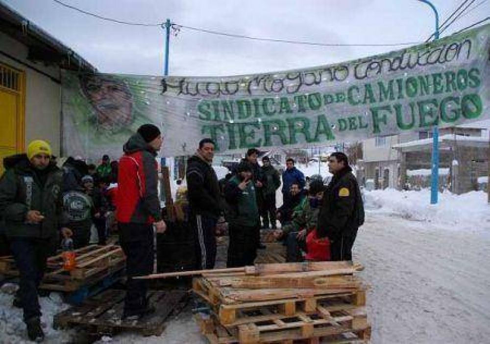 Camioneros bloquear�n el tr�nsito en el paso fronterizo San Sebasti�n