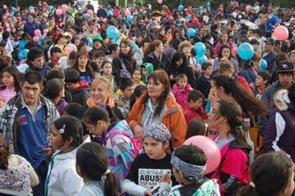 Cientos de ni�os recorrieron en bicicleta la ciudad �contra el abuso infantil�