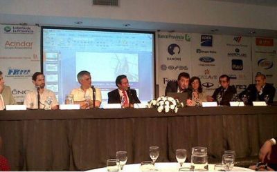 La comuna particip� del II Congreso Industrial de la Provincia