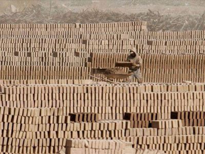 Alertan que el 25% de los chicos que van a la escuela en el Algarrobal trabajan en hornos de ladrillo 