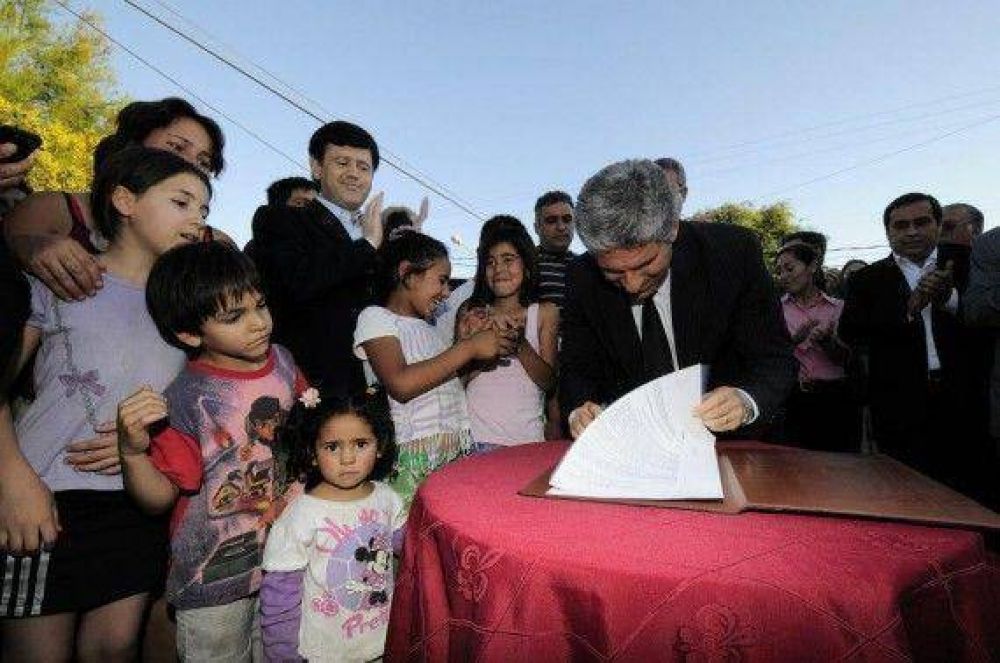 El gas llega a m�s barrios de la Provincia