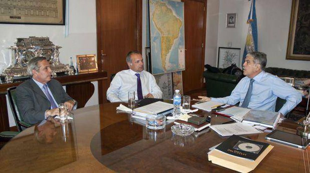 Buzzi analiz� con el ministro De Vido las perspectivas del sector hidrocarbur�fero
