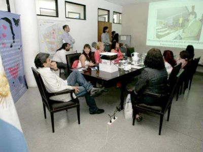 Promueven la defensa de los derechos de las mujeres