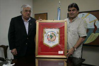 El Intendente entreg� un reconocimiento a Meiszner