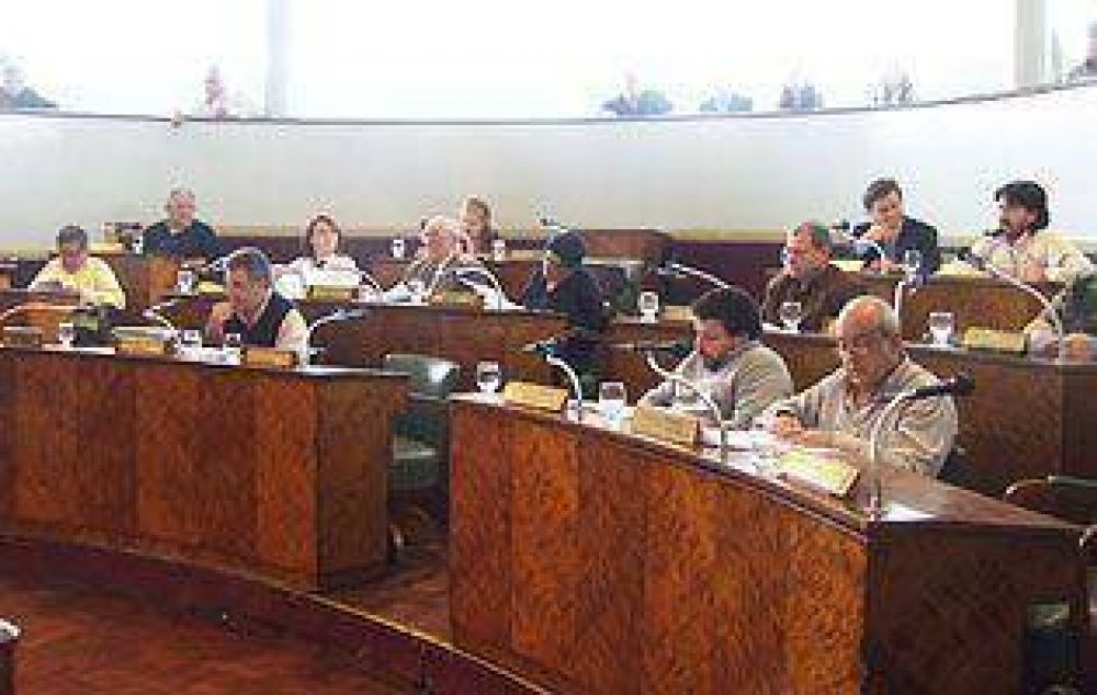 LOMAS: La comisi�n de Hacienda analiza el Presupuesto y el aumento de tasas