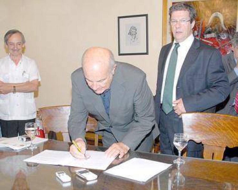 La UCU y el Ministerio de Salud acuerdan cooperaci�n mutua