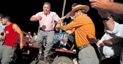 De Angeli amenaza con cortar el paso del transporte internacional