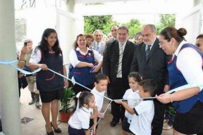 Festejo con inauguraci�n y convenios para obras