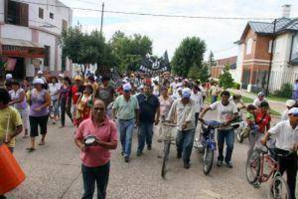 Sorpresiva manifestaci�n de Sena en la casa donde viven los hijos de Carri�.