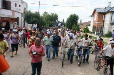 Sorpresiva manifestaci�n de Sena en la casa donde viven los hijos de Carri�.