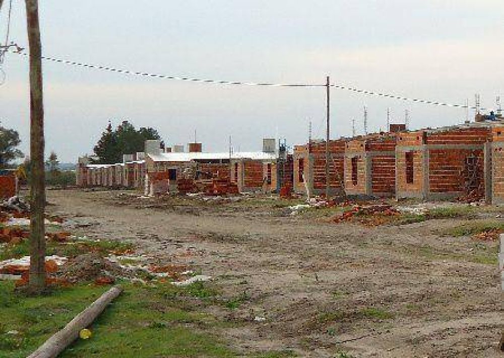 La Provincia avanza con la construcci�n de 100 viviendas en Monte Caseros