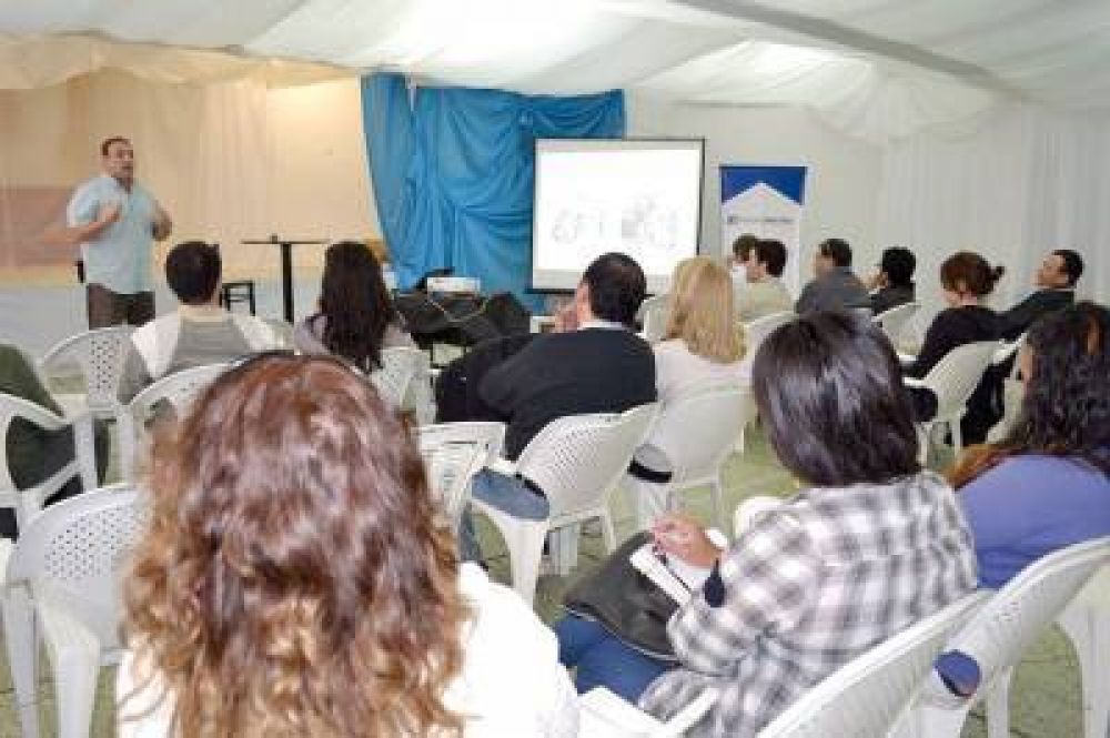 Pensar Santa Cruz realiz� jornadas audiovisuales y hoy inaugura biblioteca