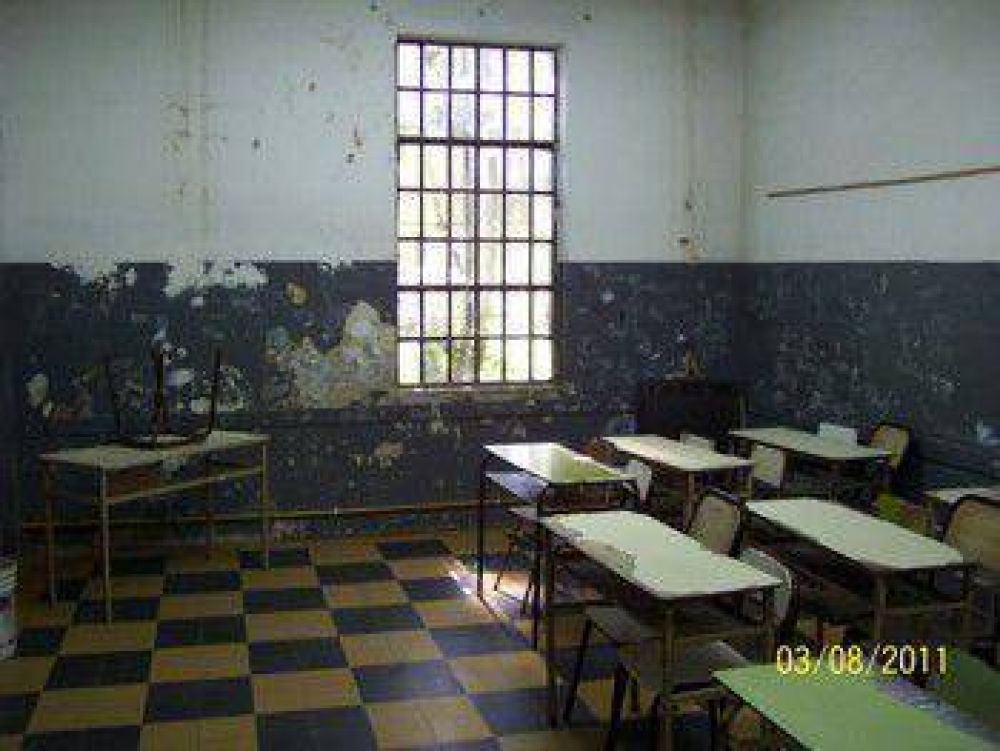  Denuncian la paralizaci�n de dos obras escolares