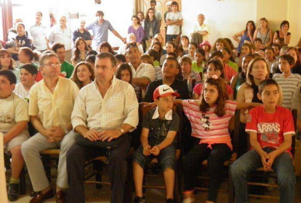 Chicos de Tornquist en el Cierre del Concurso Escolar FEDECOBA