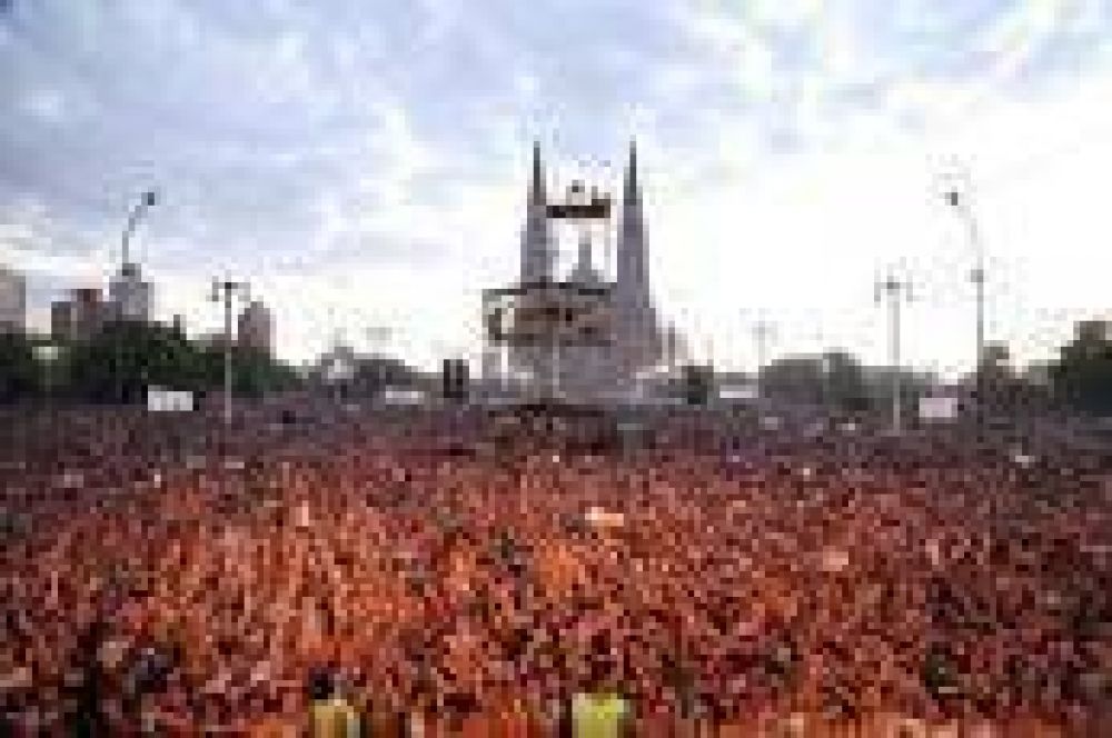 Multitudinaria actuaci�n de Calle 13 en La Plata: Calculan unas doscientas mil personas en Plaza Moreno